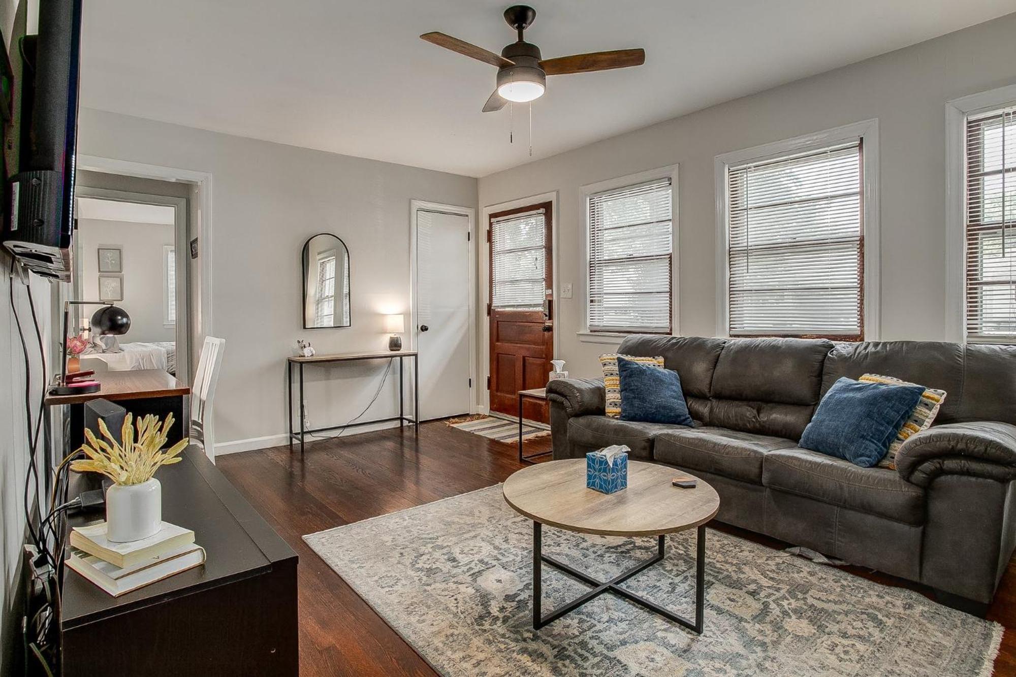 Chic Home With Huge Grassy Yard 7 Mins To Arrowhead Stadium 独立城 外观 照片