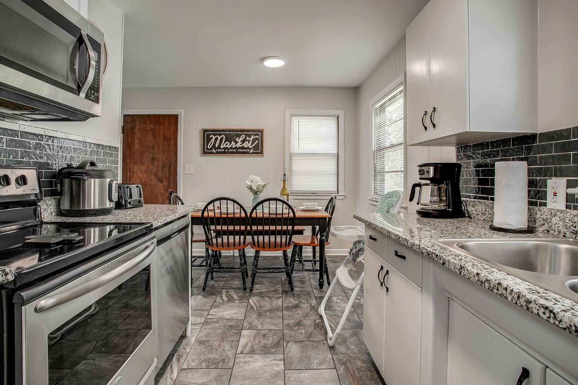 Chic Home With Huge Grassy Yard 7 Mins To Arrowhead Stadium 独立城 外观 照片